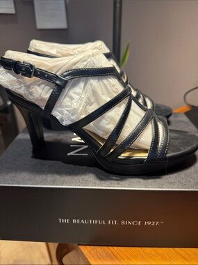 Never Worn Naturalizer Baylor Smooth Black Strappy High Heel Sandals - 9.5W